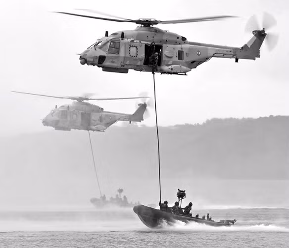 Một phiên bản của NH90 mệnh danh là “sát thủ diệt tàu ngầm” nhờ ngư lôi, tên lửa đối hạm lắp trên các gia treo vũ khí phía ngoài có khả năng tiêu diệt tàu ngầm và tàu chiến. Ảnh: Airbus.