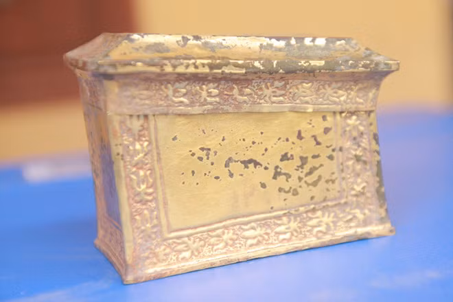 Hộp xá lị Tháp Nhạn thu được trong đợt khai quật di chỉ Tháp Nhạn ở xã Hồng Long, huyện Nam Đàn do Viện Khảo cổ học kết hợp với Bảo tàng Nghệ Tĩnh khai quật năm 1985 - 1986.