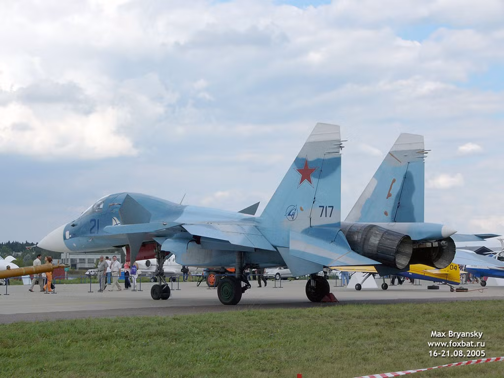 Ngoài khả năng bay huấn luyện phi công, Su-27KUB có thể làm nhiệm vụ chiến đấu với khả năng không chiến, không đối hải mạnh mẽ. Nguồn ảnh: Airliners.