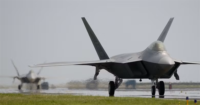 Được hãng Lockheed Martins nghiên cứu và chế tạo trong vòng 20 năm, F-22 Raptor được coi là chiến đấu cơ tốt nhất từ trước đến nay của Không quân Mỹ. Nguồn ảnh: USAF.