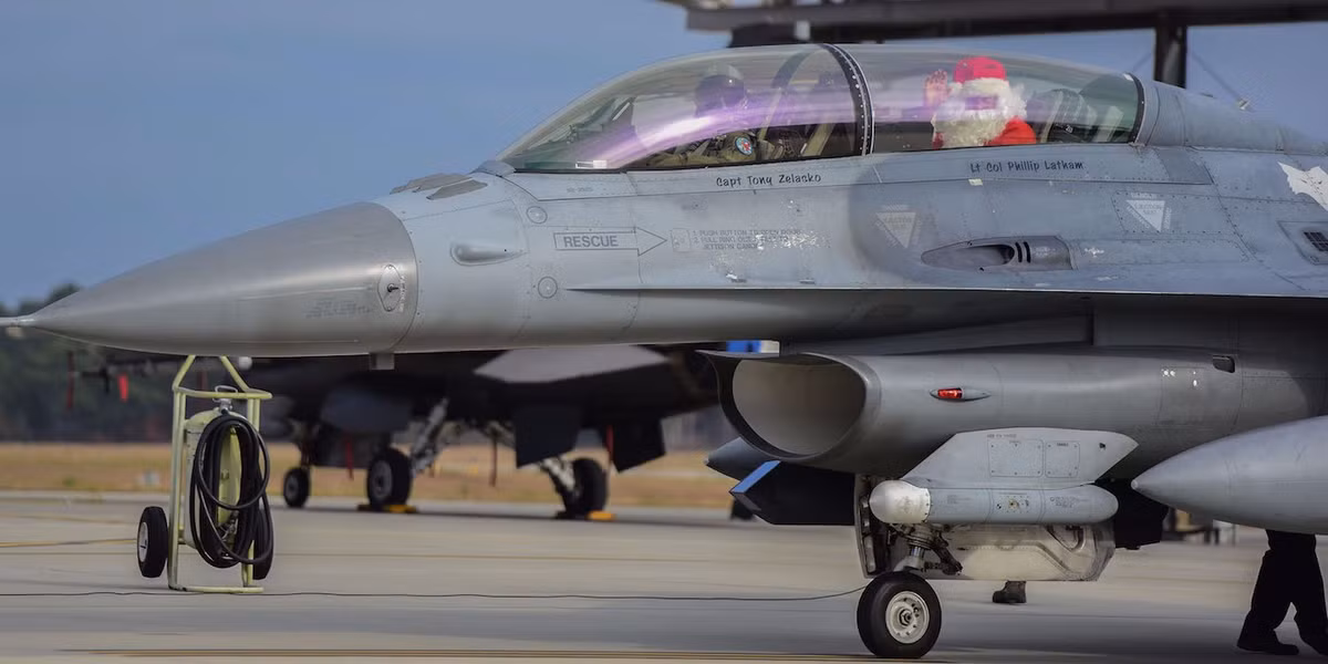 Tất nhiên, binh lính Mỹ vẫn được ăn uống no say vào đêm Giáng Sinh trên vùng chiến sự, tuy nhiên vẫn cần một lực lượng nhân lực rất lớn đảm bảo an ninh túc trực 24/24. Nguồn ảnh: BI.