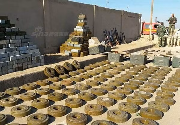 Các chủng loại vũ khí rất đa dạng, không chỉ tiểu liên cá nhân, mìn, lựu đạn...Nguồn ảnh: Sina.