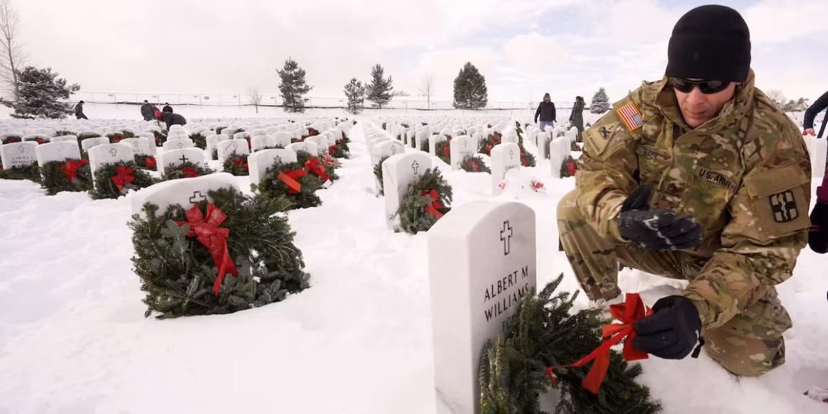 Những người nằm xuống cũng có một Noel trong sự tưởng nhớ của bạn bè. Nguồn ảnh: BI.