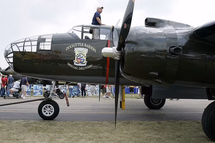 Phi cơ dài 16m và cao 4,9m.