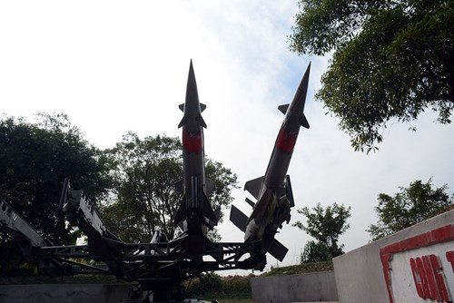 Khí thế của đợt thi đua cao điểm kỷ niệm 45 năm Chiến thắng “Hà Nội - Điện Biên Phủ trên không" thôi thúc cán bộ, chiến sĩ Tiểu đoàn 72 vươn lên làm chủ khí tài, bảo vệ vững chắc vùng trời phía Bắc của Tổ quốc.