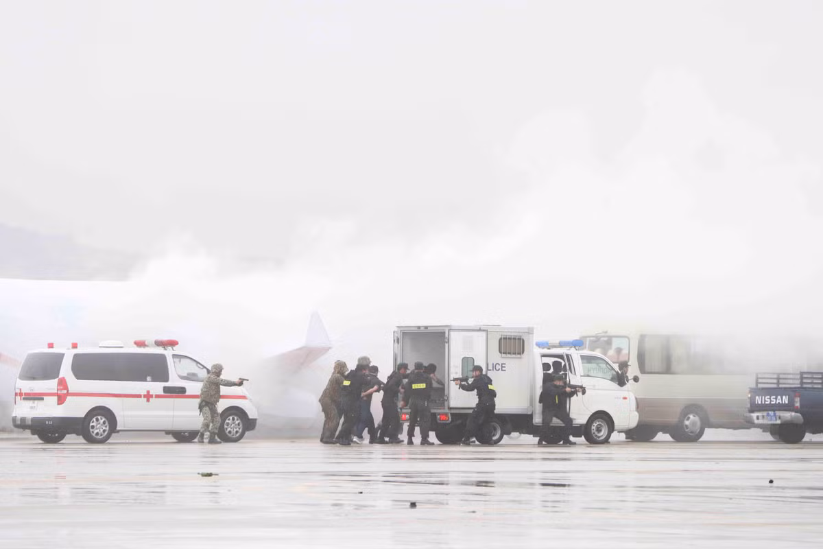 Lực lượng của ta khống chế không tặc