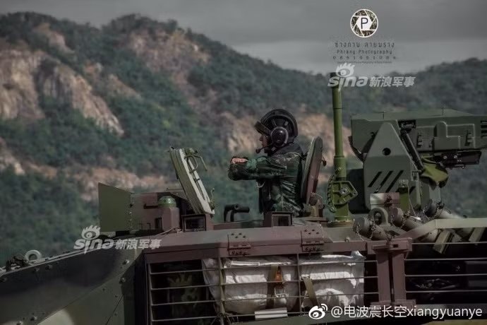 Ngoài các xe tăng VT-4, Quân đội Thái Lan còn có kế hoạch mua các xe thiết giáp VN1 từ Bắc Kinh. Động thái này được cho là do Trung Quốc đang có kế hoạch xây dựng các nhà máy sửa chữa và cung cấp thiết bị quân sự lớn tại Thái Lan. Nguồn ảnh: Sina.