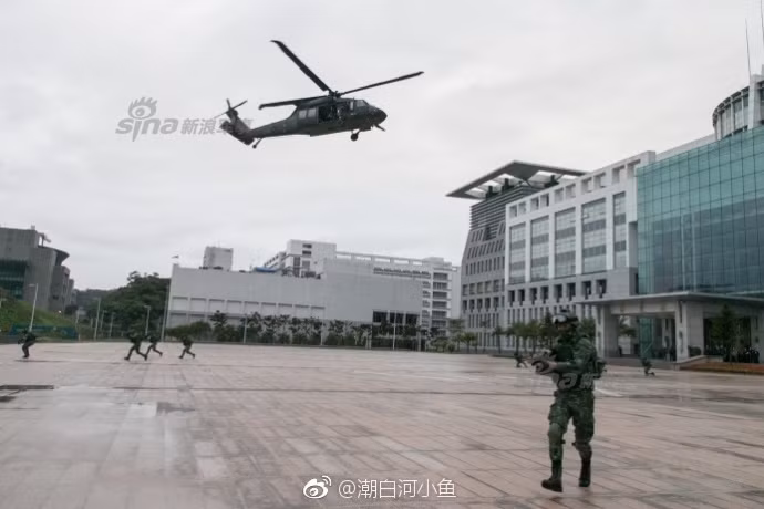 Phía Đài Loan đã đặt hàng tổng cộng 60 trực thăng UH-60M từ Mỹ, 6 chiếc đầu tiên bắt đầu được phía Đài Loan nhận được từ năm 2014 và hai chiếc nữa trong khoảng thời gian gần đây. Nguồn ảnh: Sina.