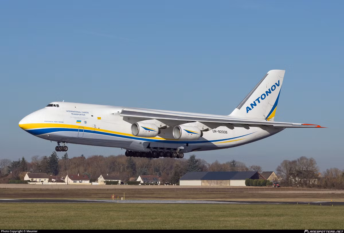 Những chiếc An-124 phiên bản trước đó cũng có tải trọng gần như tương đương, tuy nhiên phiên bản nâng cấp mới này dự kiến sẽ được trang bị nhiều thiết bị điện tử hiện đại. Nguồn ảnh: Aviation.