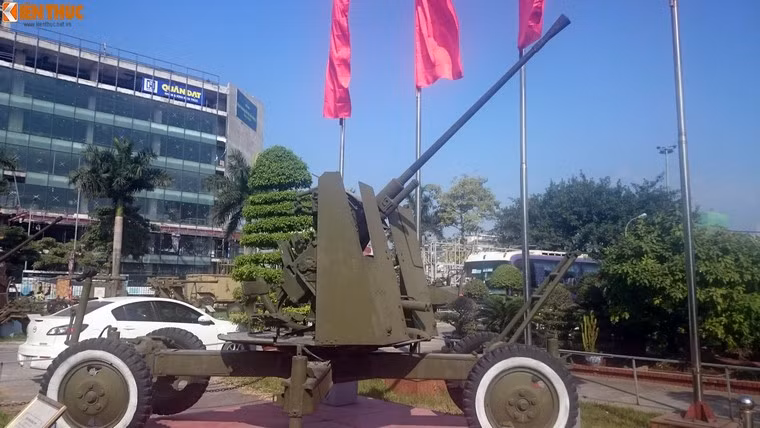 Chính từ các loại vũ khí phòng không có phần đơn giản như vậy đã đặt những nền tảng đầu tiên lực lượng phòng không Việt Nam sau này, góp phần vào sự nghiệp giải phóng dân tộc trong suốt 30 năm kể từ năm 1945.