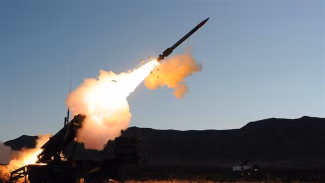 Nhất là khi MIM-104 Patriot là hệ thống phòng không khá phổ biến, được Mỹ bán cho nhiều quốc gia đồng minh trên thế giới và được triển khai cả ở Hàn Quốc, nơi ngày ngày phải hứng chịu mối đe dọa tên lửa từ phía Triều Tiên. Nguồn ảnh: Press.