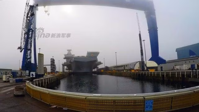 Là tàu sân bay cuối cùng của Anh được đóng theo lớp tàu sân bay Queen Elizabeth, tàu sân bay HMS Prince of Wales được Hải quân Hoàng gia Anh đặt hàng từ năm 2008 và khởi đóng ngày 26/5/2011. Nguồn ảnh: Sina.