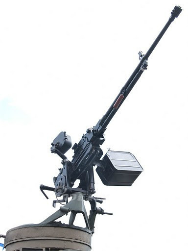 Tốc độ bắn của khẩu súng này khá đáng nể, lên tới 600 viên mỗi phút và có gia tốc đầu đạn khoảng 850 mét/giây. Tầm bắn hiệu quả của W-85 vào khoảng 1500 mét hoặc thậm chí lên tới 2500 mét khi được sử dụng cùng kính ngắm quang học. Nguồn ảnh: Sina.