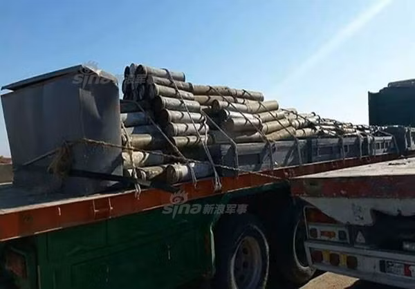 Một xe đầu kéo chất đầy đạn pháo cỡ lớn bị thu giữ. Nguồn ảnh: Sina.