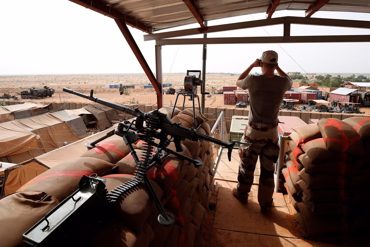 Trạm kiếm soát tiền tiêu nằm giữa một sa mạc tại Mali của Quân đội Pháp. Nguồn ảnh: Theatlantic.