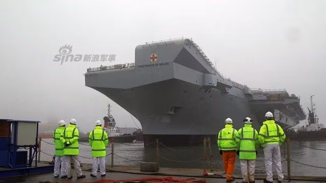 Hình dáng cơ bản của tàu sân bay HMS Prince of Wales hoàn toàn tương tự như HMS Queen Elizabeth, với kiểu thiết kế cầu nhảy đặc trưng. Nguồn ảnh: Sina.