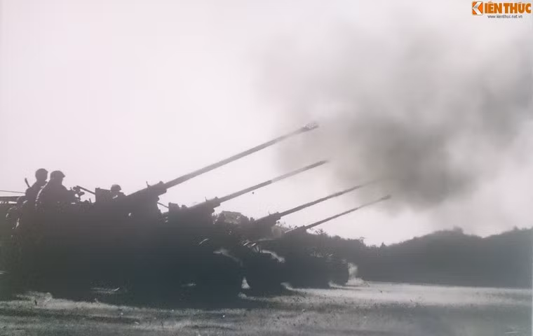 Mặc dù có tầm bắn hạn chế và không thể chính xác như tên lửa đất đối không, nhưng phi công Mỹ hầu như không có cơ hội tránh né các trận địa phòng không đa tầng của ta được bố trí cực kỳ dày đặc.