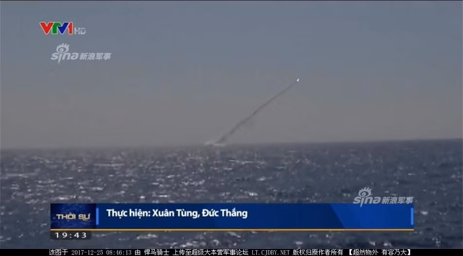 Các trang tin của Trung Quốc đề cập tới việc nước này hiện vẫn chưa sở hữu loại tên lửa nào có sức mạnh tương đương với tên lửa Kalibr đang được trang bị. Hải quân Trung Quốc hiện tại cũng được biên chế một mẫu tên lửa chống hạm có thiết kế khá giống Kalibr là YJ-18 nhưng bị đánh giá yếu kém hơn. Nguồn ảnh: VTV.