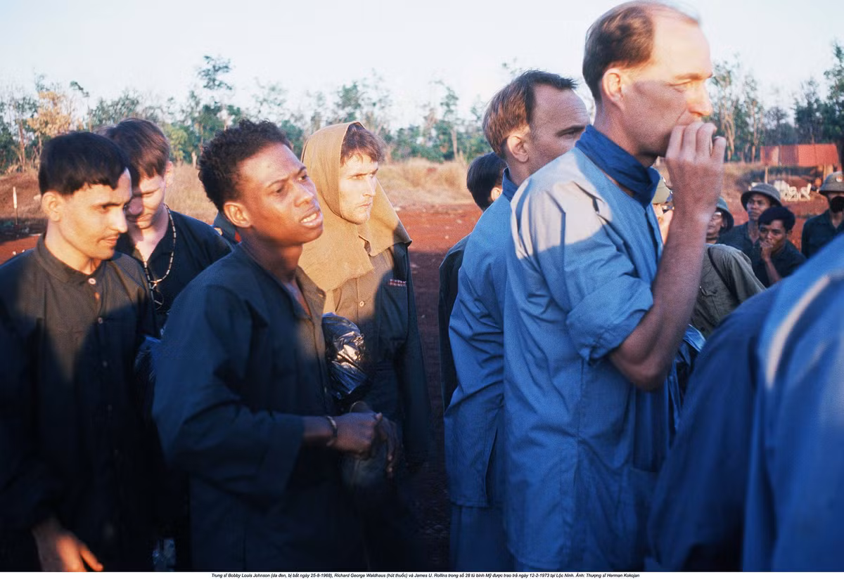 Tổng cộng trong cuộc trao trả lần này có 28 binh lính Mỹ, trong đó phần lớn là bộ binh và thủy quân lục chiến cùng với một vài phi công. Nguồn ảnh: Flickr.