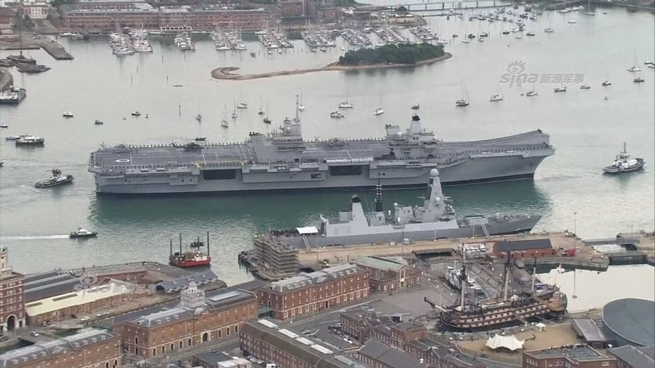 Theo dõi chuyến thăm của Nhật lên tàu sân bay Anh, cư dân mạng Trung Quốc tỏ ra khá lạc quan khi họ cho rằng, Trung Quốc sắp đóng xong chiếc tàu sân bay thứ ba của nước này trong khi đó Nhật vẫn đang trong quá trình "tham khảo" và tự hào rằng Trung Quốc đã bỏ xa Nhật Bản trong việc đóng tàu sân bay. Nguồn ảnh: Sina.