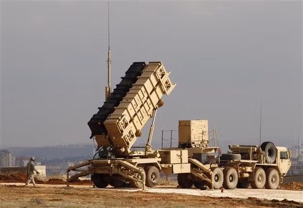 Trong quá khứ, hệ thống tên lửa Patriot của Mỹ cũng nhiều lần bị chỉ trích bởi đồng minh, đặc biệt là Thổ Nhĩ Kỳ đã từng khẳng định hệ thống tên lửa này là "vô dụng". Nguồn ảnh: Hurri.