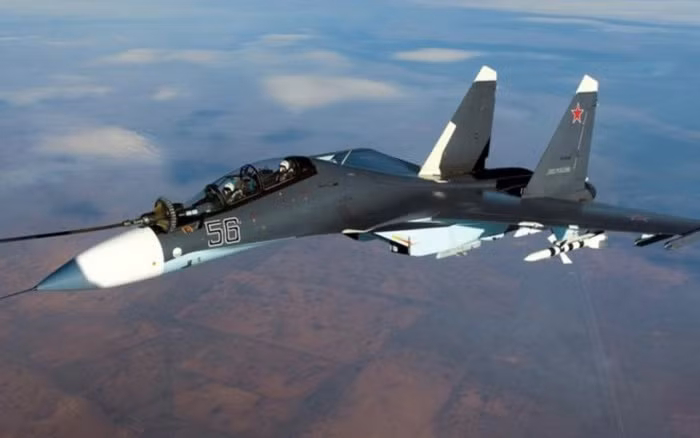 Được biết, hai chiếc tiêm kích đa năng Su-30SM đầu tiên của Không quân Nga được bàn giao từ tháng 11/2012. Vào thời điểm đó, ít ai nghĩ được rằng vào cuối năm 2017, Không quân Nga đã nhận được chiếc Su-30SM thứ 100. Nguồn ảnh: Russian.