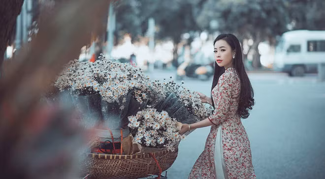 Bên loài hoa mùa đông, nữ MC khiến bao người ngẩn ngơ