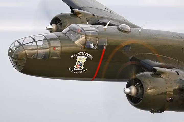 Chiếc máy bay B-25 ra đời là để đáp ứng nhu cầu của không quân Mỹ (khi đó thuộc lục quân) về một máy bay cường kích hạng trung 2 động cơ.