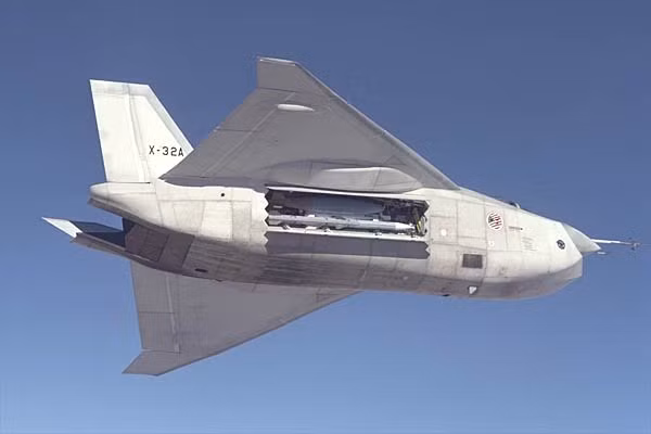 Khoang chứa vũ khí trong thân của X-32 được thiết kế ở vị trí không giống ai. Nguồn ảnh: Militaryaircraft.