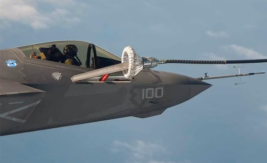 Hiện tại, loại máy bay có khả năng bay liên tục xa nhất mà không cần tiếp nhiên liệu của Không quân Mỹ là máy bay do thám không người lái điều khiển từ xa loại RQ-4B với khả năng bay liên tục tới 32 tiếng ở tốc độ hành trình khoảng 575 km/h, tuy nhiên vẫn cần tới nhiều kíp lái thay ca điều khiển bay liên tục từ căn cứ dưới mặt đất. Nguồn ảnh: Emprise.