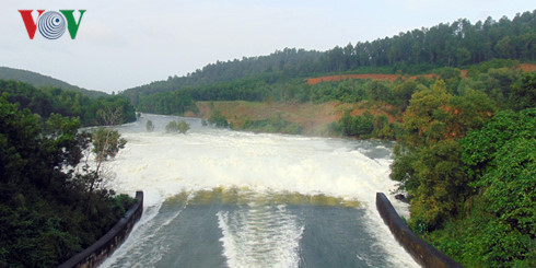 Nong dan Quang Nam trang tay sau lu-Hinh-2