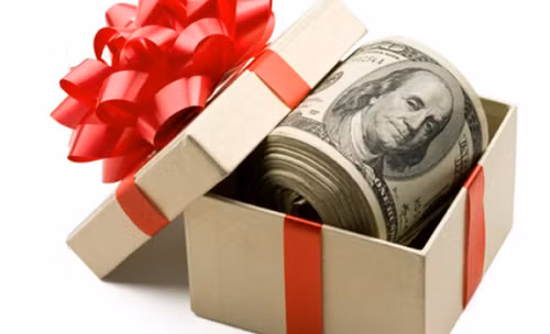 Nhiều doanh nghiệp thưởng ô tô, cổ phiếu trị giá tiền tỷ