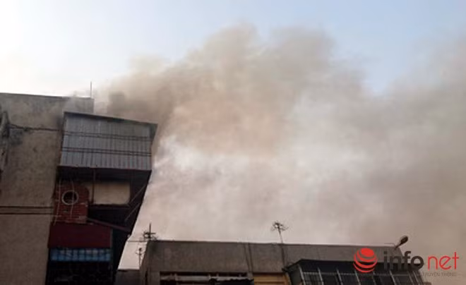 Ha Noi Chay chuong cop o can ho tang 5 cua khu tap the