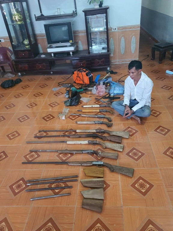 Hai Duong: Khoi to doi tuong che tao hang loat sung hoa cai de ban