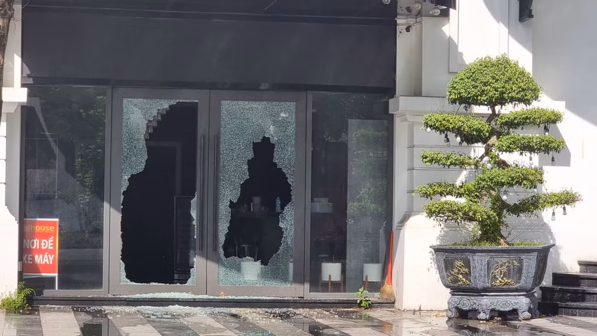 Với sự nỗ lực của các lực lượng chữa cháy, đám cháy tạm thời được khống chế vào 19h30’ cùng ngày. Tuy nhiên, do Bar New MDM Club có kết cấu hết sức phức tạp, ngọn lửa đã bùng phát dữ dội trở lại trong đêm, âm ỉ trong nhiều giờ. Các chiến sĩ PCCC buộc phải đập vỡ một số cửa kính tại phía sau, bên cạnh, đằng trước tòa nhà mới có thể đưa nước để dập. Do có gió lùa vào nên ngay sau đó ngọn lửa đã bùng phát dữ dội trong đêm.