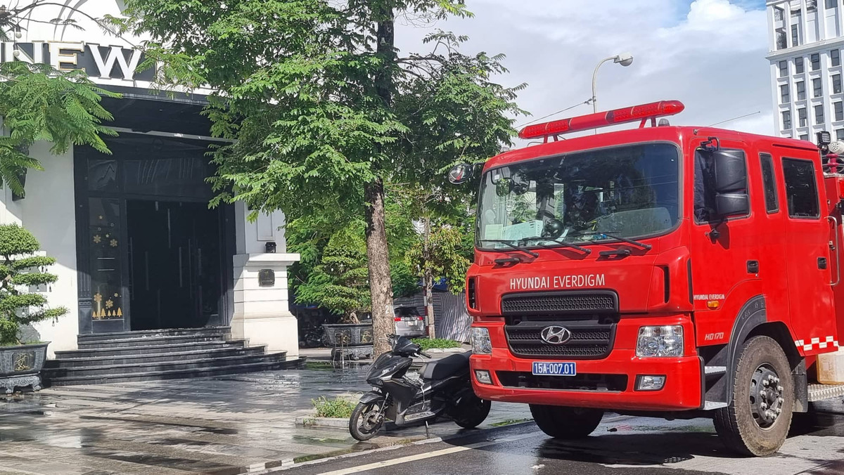 Bên trong tòa nhà đều là những vật liệu dễ cháy như mút xốp cách âm, bàn ghế da nên bén lửa rất nhanh. Đến khoảng 23h30 phút ngày 13/7, đám cháy mới tạm thời khống chế. Đến 3h30 phút ngày 14/7, đám cháy được dập tắt hoàn toàn. 