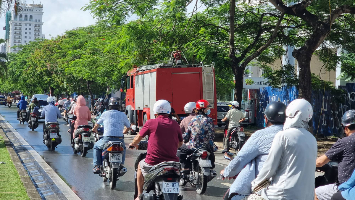 Vụ cháy khiến nhiều người dân quan tâm.