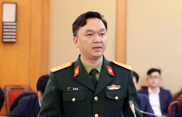  Thượng tá, PGS.TS Hồ Anh Sơn - Phó Giám đốc Viện Nghiên cứu Y dược học Quân sự với vai trò là Chủ nhiệm đề tài chịu trách nhiệm chính về các vi phạm, khuyết điểm trong quá trình tổ chức thực hiện nhiệm vụ nghiên cứu; thiếu trách nhiệm trong kiểm tra, kiểm soát việc chế tạo 20.000 kít xét nghiệm thuộc phạm vi đề tài, để xảy ra các vi phạm nghiêm trọng, gây thất thoát ngân sách. 