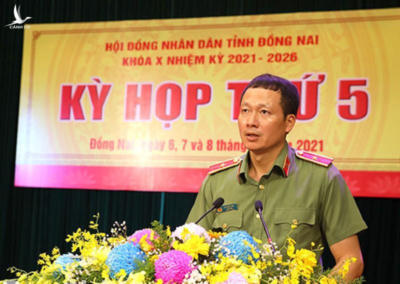 Thứ trưởng Lương Tam Quang đề nghị, trên cương vị công tác mới, với trọng trách rất lớn, Thiếu tướng Vũ Hồng Văn không ngừng nỗ lực, tiếp tục phát huy bản lĩnh chính trị, năng lực công tác, tinh thần trách nhiệm, gương mẫu, đoàn kết, thống nhất cùng Đảng ủy, lãnh đạo Cục An ninh chính trị nội bộ hoàn thành thắng lợi nhiệm vụ chính trị được giao.