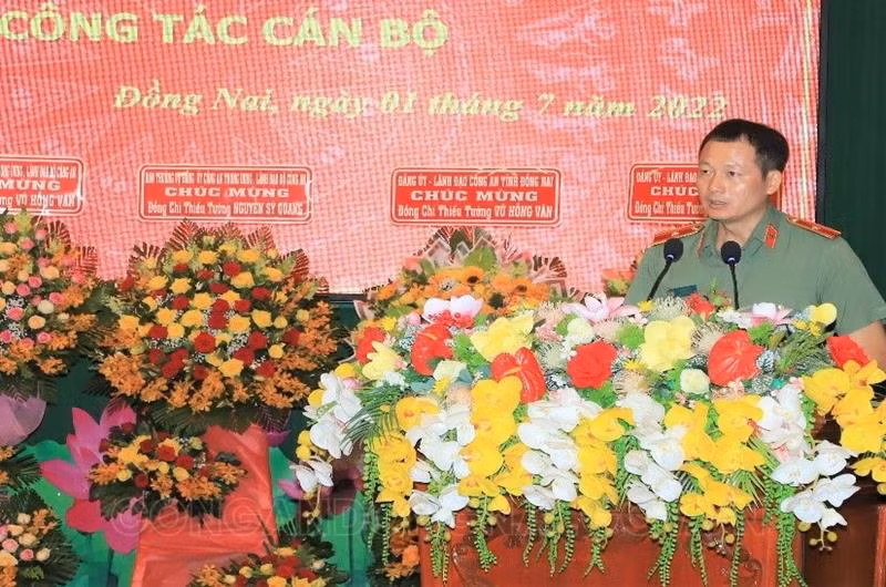 6 tháng đầu năm 2022: Kéo giảm phạm pháp hình sự hơn 10%. 6 tháng đầu năm 2022, dưới sự lãnh đạo của thiếu tướng Vũ Hồng Văn, Công an tỉnh Đồng Nai đã tạo được nhiều dấu ấn như phạm pháp hình sự được kiềm chế, kéo giảm hơn 10% so với cùng kỳ năm 2021; điều tra, khám phá 650/741 vụ vi phạm pháp luật về trật tự xã hội (đạt tỷ lệ hơn 87%), bắt xử lý 1.937 đối tượng. Trong đó, triệt phá 11 băng, ổ, nhóm tội phạm từ đơn giản đến nguy hiểm, bắt xử lý 59 đối tượng, vận động đầu thú 112 đối tượng truy nã; bắt cho địa phương khác 60 đối tượng truy nã…Công tác đấu tranh phòng, chống tội phạm về kinh tế, tham nhũng, chức vụ đạt được nhiều kết quả tích cực.