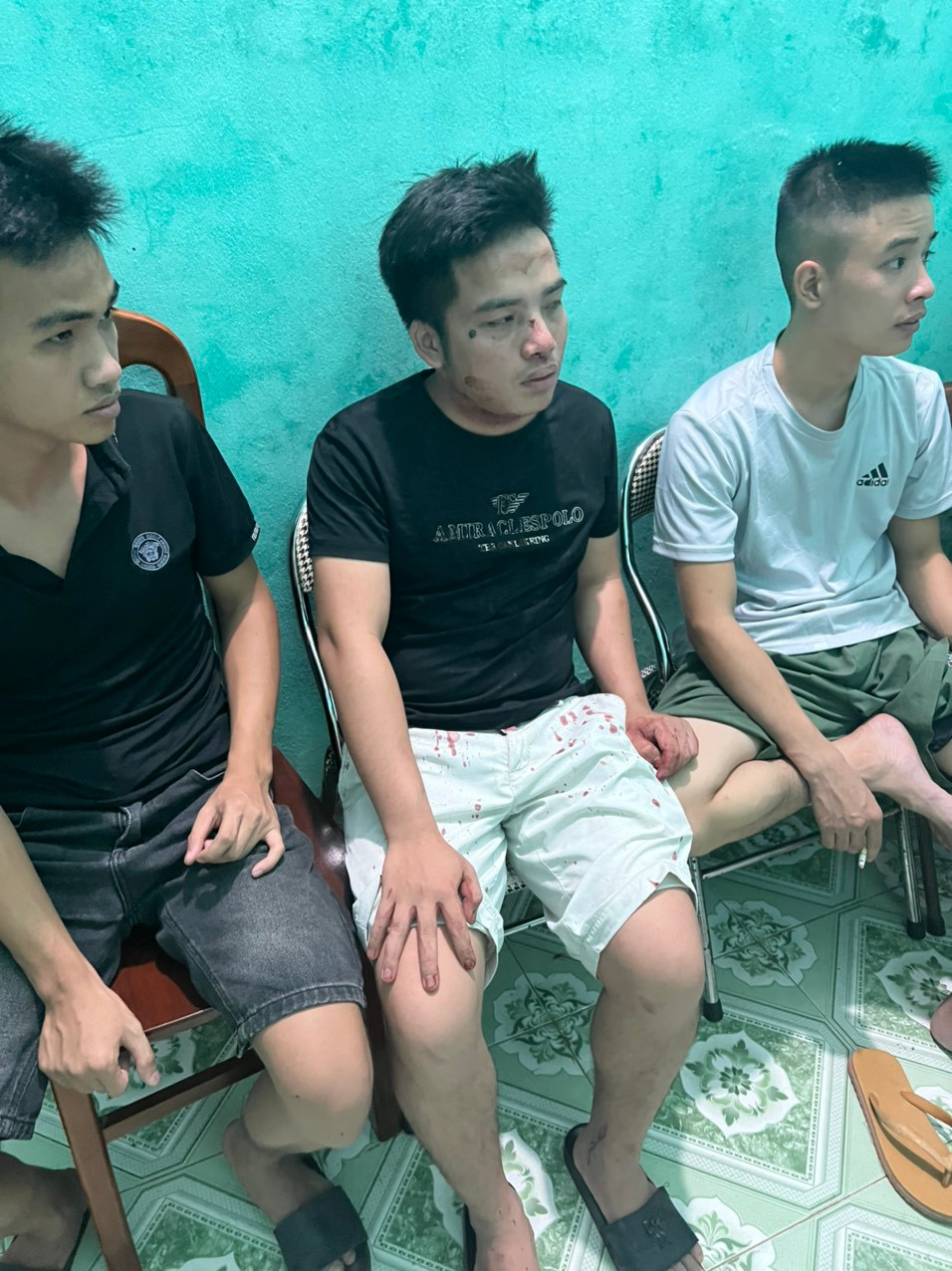 Hai Duong: To Cong tac 151 xu ly hai nhom thanh nien hon chien bang dao, gay-Hinh-2