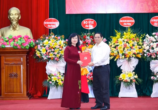 Quyen Bo truong Y te: “Nhieu nguoi noi lam quyen Bo truong Y te luc nay la dung cam”