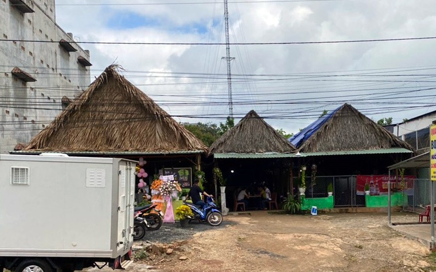  Mâu thuẫn cá nhân, đâm tử vong bạn nhậu. Trưa ngày 15/7, Nguyễn Thành Công và Nguyễn Việt Tiệp (36 tuổi, ngụ xã Minh Hưng, huyện Bù Đăng) và một số người khác tổ chức ăn nhậu tại quán nhậu Bom Bo, thuộc thôn 2, xã Minh Hưng, huyện Bù Đăng (Bình Phước). Đến 13h30 chiều cùng ngày, Tiệp và Công xảy ra mâu thuẫn khi Tiệp cho rằng Công không tôn trọng mình. Tiệp rút dao đâm vào người Công khiến nạn nhân tử vong. Công an tỉnh Bình Phước đang điều tra vụ án. 