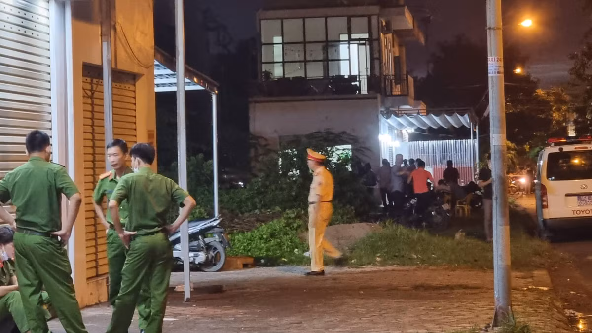 Công an quận Kiến An đã nhanh chóng phối hợp với Phòng Hình sự, Công an TP Hải Phòng phối hợp phong toả hiện trường phục vụ điều tra.