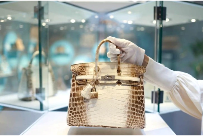 Vung tien mua hang hieu, do xa xi: Lam phat bo quen nguoi giau?-Hinh-2