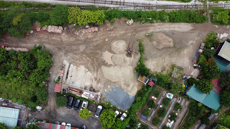 Nhằm đa chiều, khách quan các thông tin liên quan ngày 25/8/2022, PV báo Tri thức và Cuộc sống đã liên hệ và phản ánh qua điện thoại với ông Trương Quốc Cương - Phó Chủ tịch UBND phường Phú Diễn. Vị này sau đó hướng dẫn phóng viên đặt lịch với phường để Chủ tịch phường phân công trả lời. 