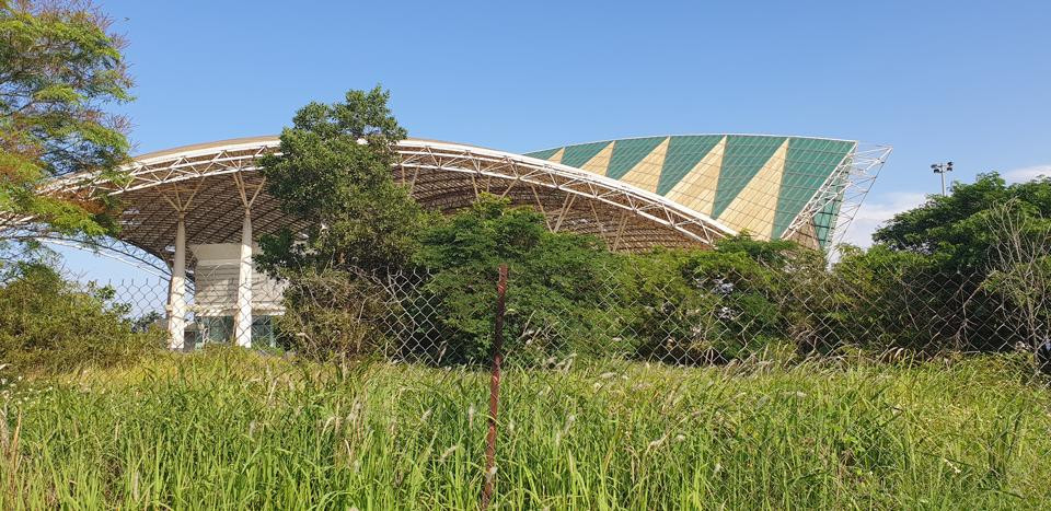 Công trình nhà biểu diễn đa năng nổi tiếng một thời sắp trở thành dĩ vãng. (Ảnh: Kinh tế &amp; Đô thị).