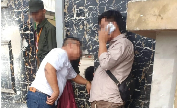 Một gia đình trình báo con bị lừa sang Campuchia, muốn về phải “chuộc” 300 triệu đồng Mot gia dinh trinh bao con bi lua sang Campuchia, muon ve phai “chuoc” 300 trieu dong