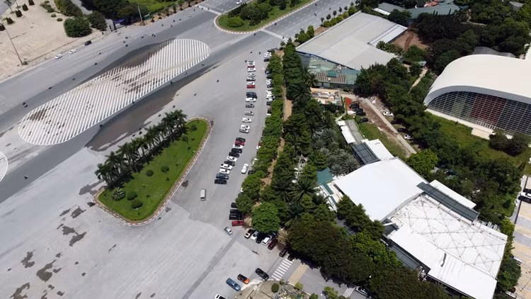 Trước đó, hồi tháng 6/2021, Thanh tra Chính phủ có kết luận từ năm 2009 đến 2018, KLHTTQG Mỹ Đình có nhiều sai phạm trong việc tự ý cho thuê đất hoặc cho thuê đất nhưng tiền lại để ngoài sổ sách dẫn đến thất thoát số tiền lên đến 777 tỷ đồng, trong đó có 658 tỷ đồng có khả năng không thu hồi được.