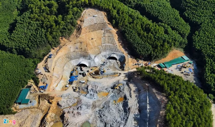 Công trường hầm Thần Vũ nối xã Diễn Phú (huyện Diễn Châu) và xã Nghi Đồng (huyện Nghi Lộc, Nghệ An). (Ảnh: Zing).